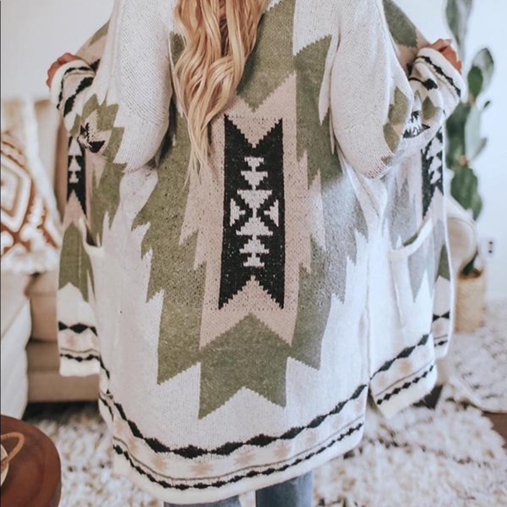 NWT Sz.S Cardigan w/ Western Pattern
